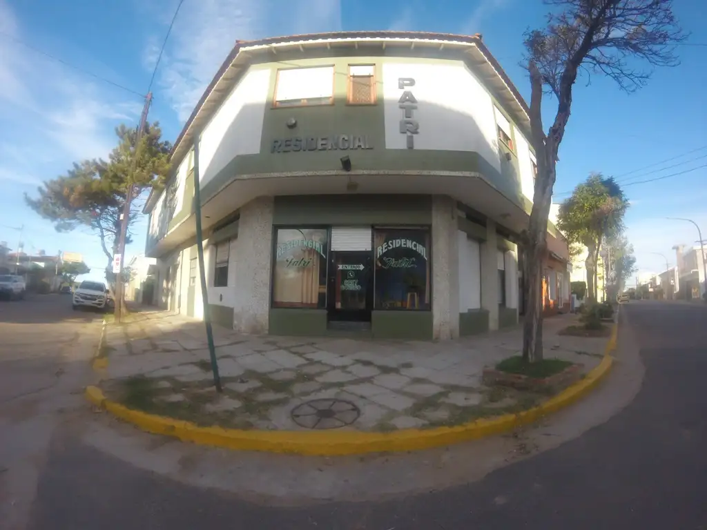 AMPLIA ESQUINA HOTEL/ HOSTERÌA CON LOCAL COMERCIAL EN VENTA EN MAR DE AJO A METROS DEL MAR