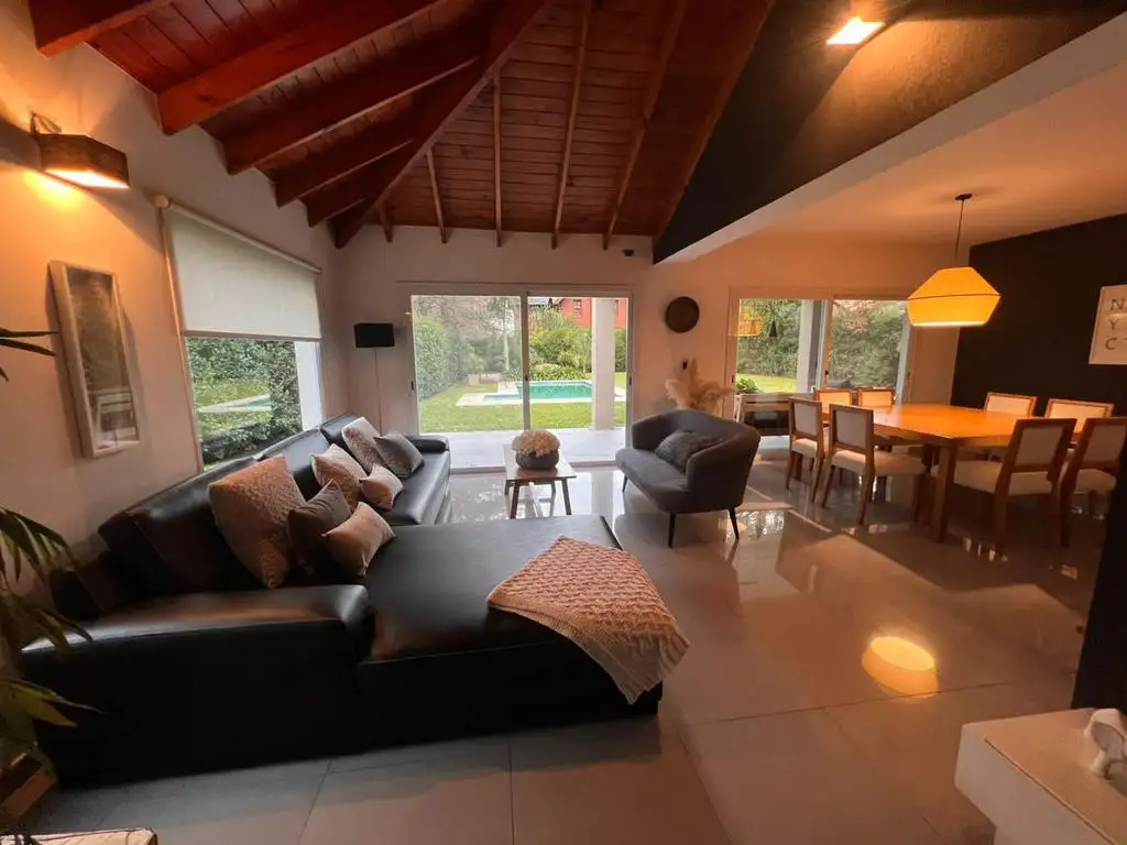 Casa en Venta - 5 ambientes - USD 259.000
