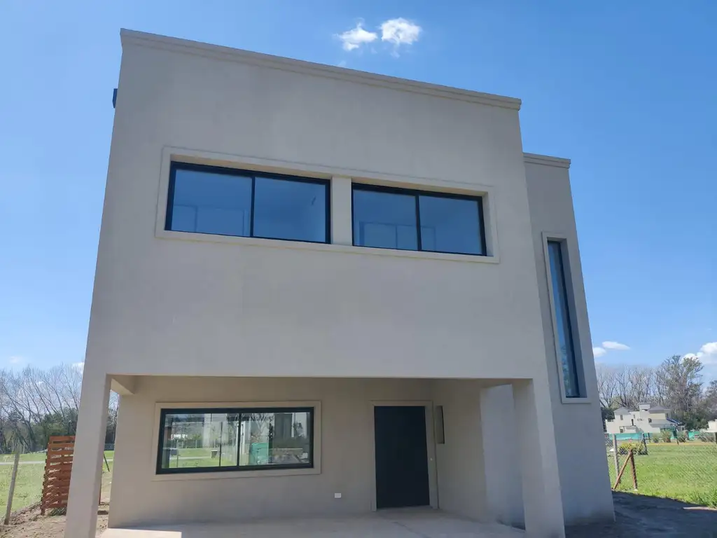 Casa con pileta en el barrio cerrado San Pablo