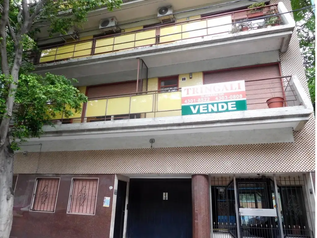 DEPARTAMENTO DE 1 1/2 AMBIENTE AL FRENTE CON BALCON .