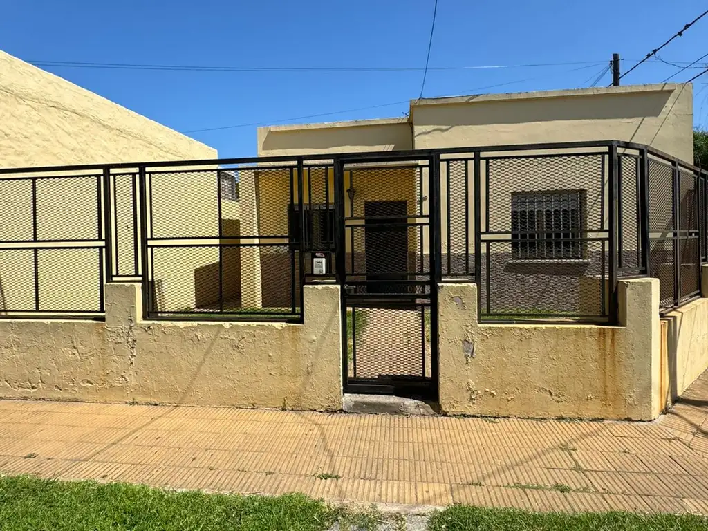 CASA EN VENTA EN PERGAMINO CON COCHERA