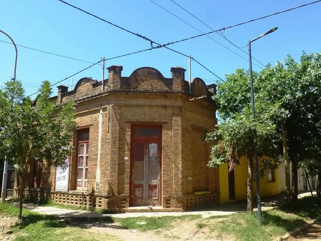 Casa antigua en Colón Entre Rios Comercial