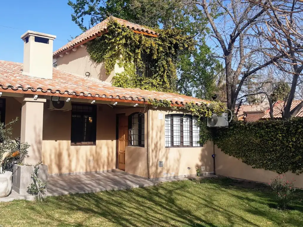 Casa en venta junto al Club de Campo