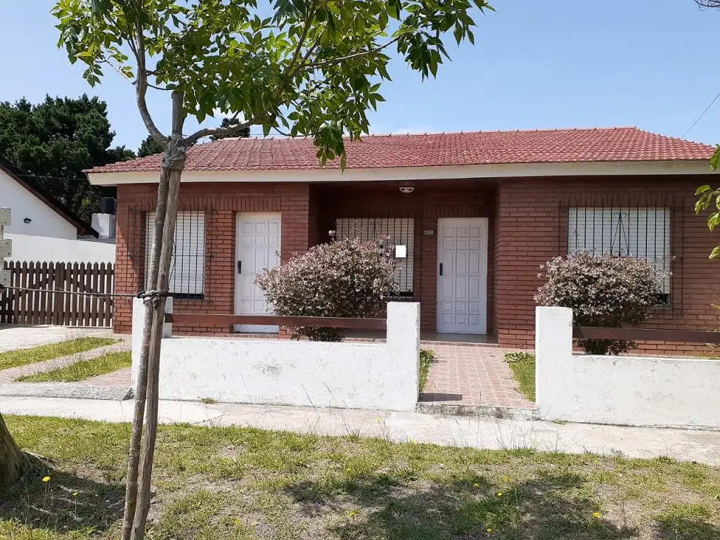 Complejo de 3 duplex 1 depatamento y una casa