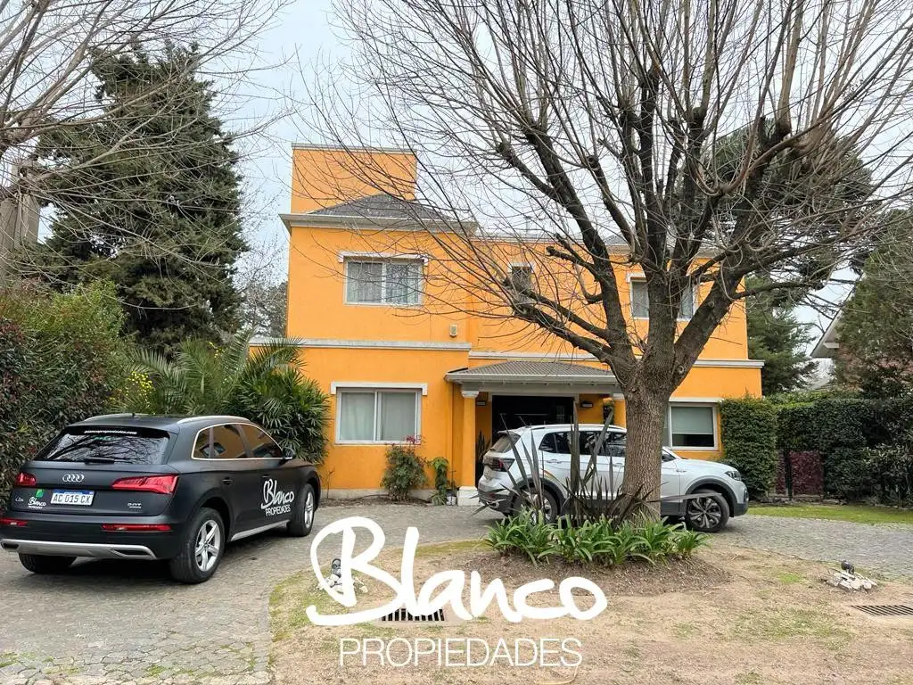 Venta Casa 20 años 4 dormitorios, 3 cocheras, 260m2, Pueyrredón C.C