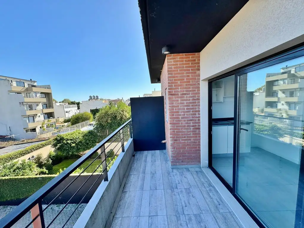 Dos ambientes con balcon aterrazado • Venta • Lugones 3400