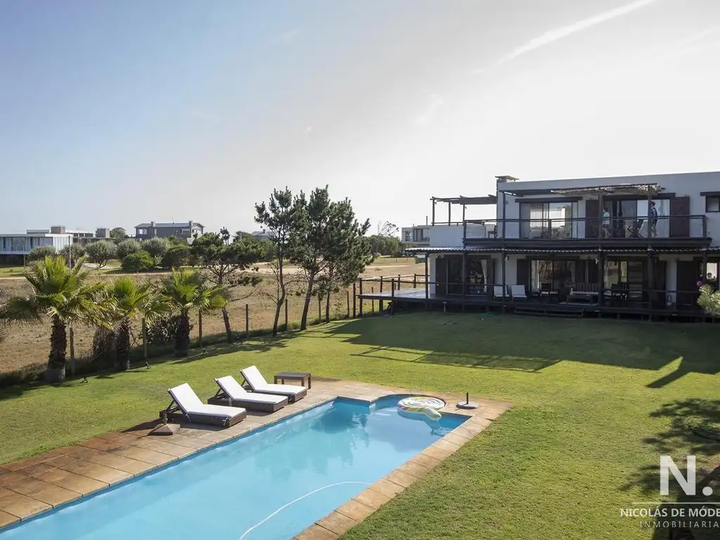 Casa con piscina y gran terreno