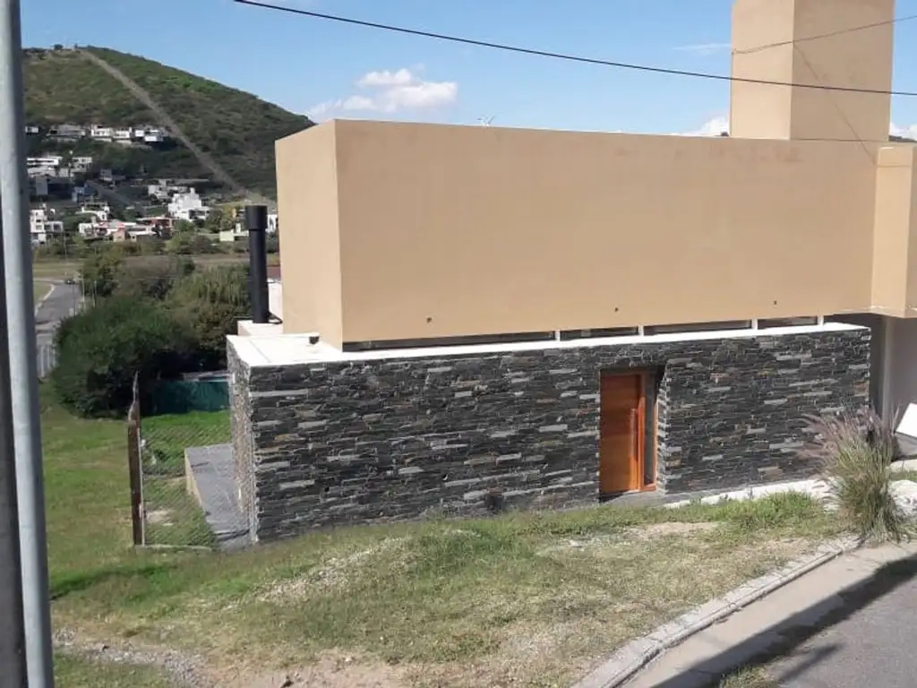 CASA 3 DORMITORIOS, GRAN TERRENO, LA ESTANZUELA