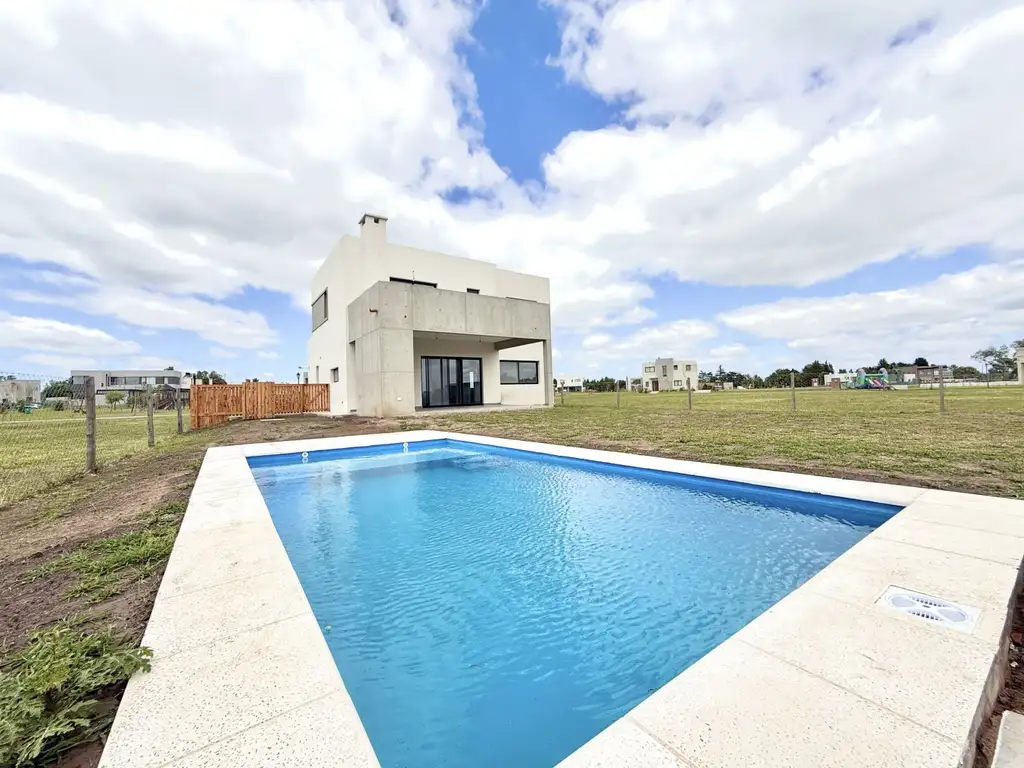 CASA EN VENTA EN SANTA ELISA - PILAR DEL ESTE