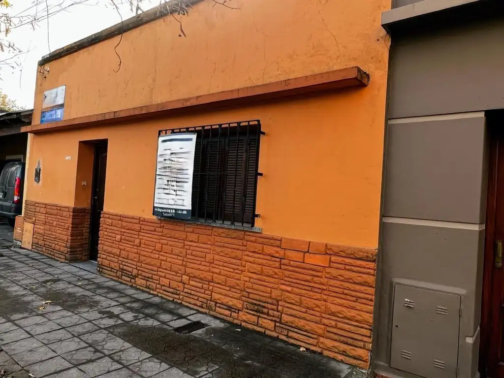 Casa en venta - 2 Dormitorios 1 Baño - 374,97mts2 - Saladillo