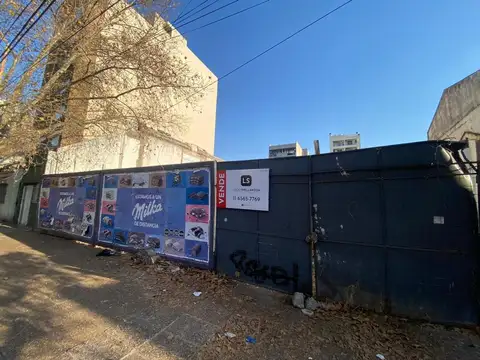 Terreno Doble Frente en Saenz Peña frente a Plaza Pastorino!