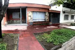 DUEÑO VENDE, casa en ciudad MENDOZA, sexta sección residencial NO PERMUTA NO FINANCIO