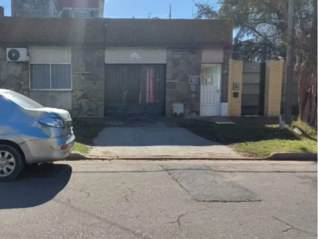 VENTA CASA SANTA FE AL 7200 SE ACEPTAN VEHICULOS