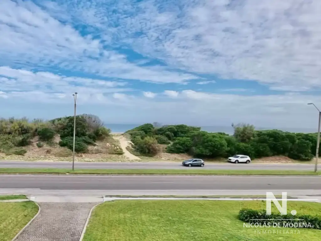 Departamento en venta en Arenas Blancas con vista al mar.