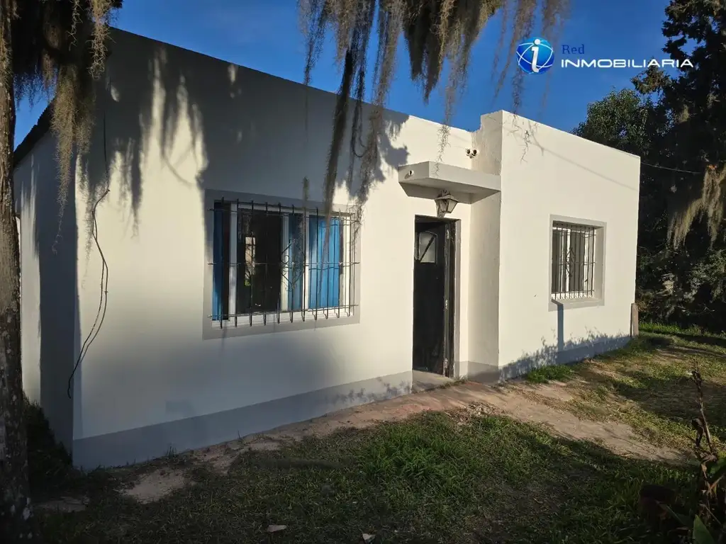 Casa grande con cochera y patio en Urquiza al Oeste