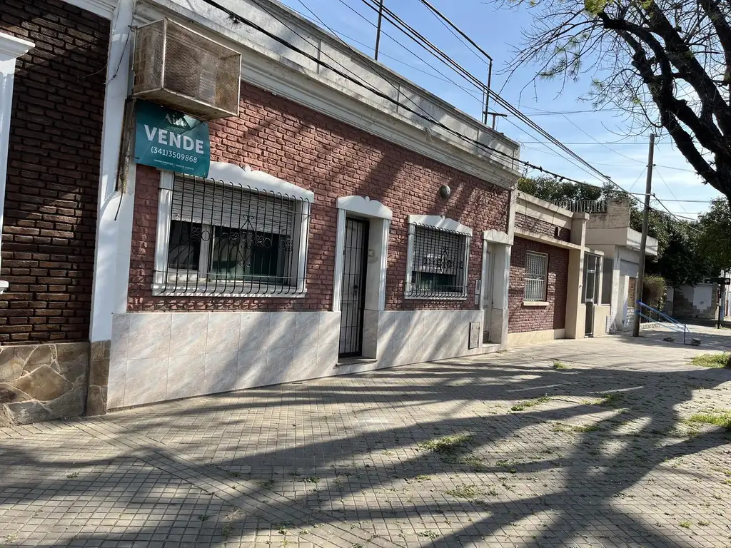 Casa en venta de 2 dormitorios y jardin Rosario