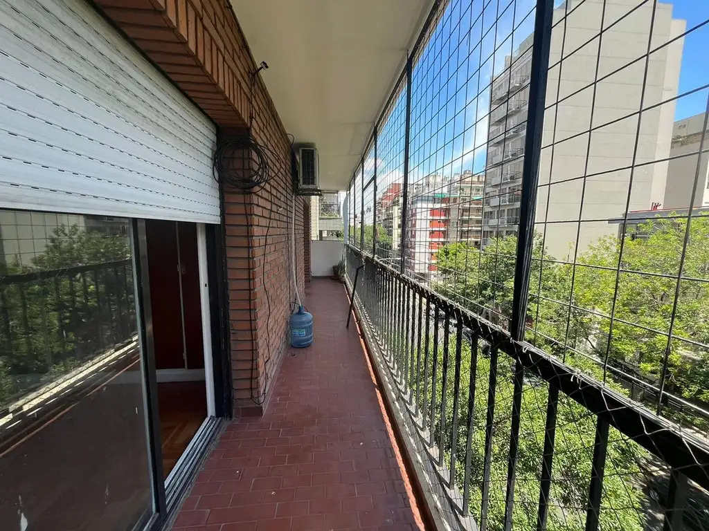 Venta Departamento 3 amb. con cochera y balcon