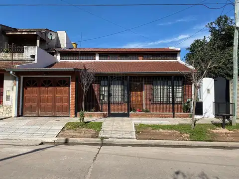 Llavallol excelente casa en venta  - a mts de Jumbo