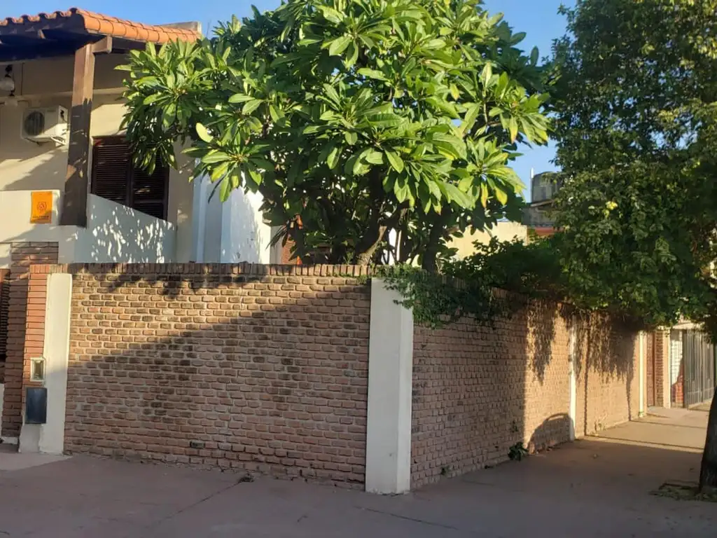 VENDE CASA Zª MIL VIVIENDAS