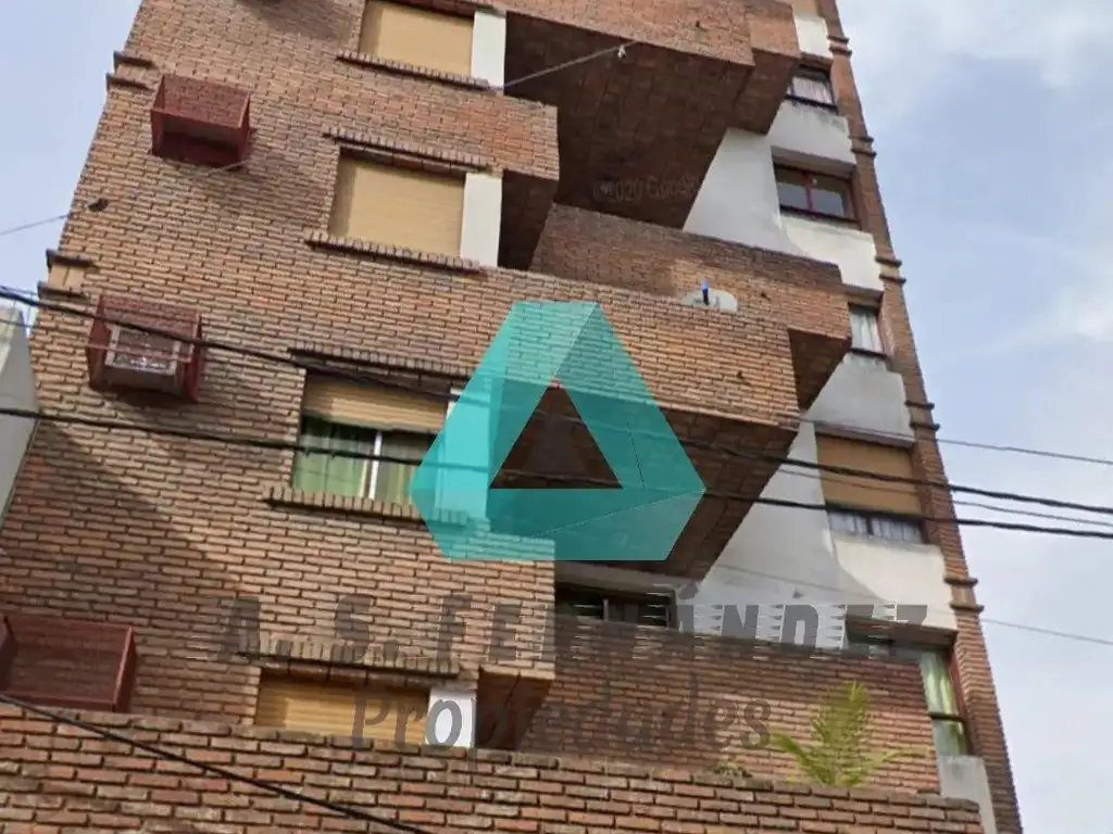 DEPARTAMENTO CENTRICO (URQUIZA AL 700)