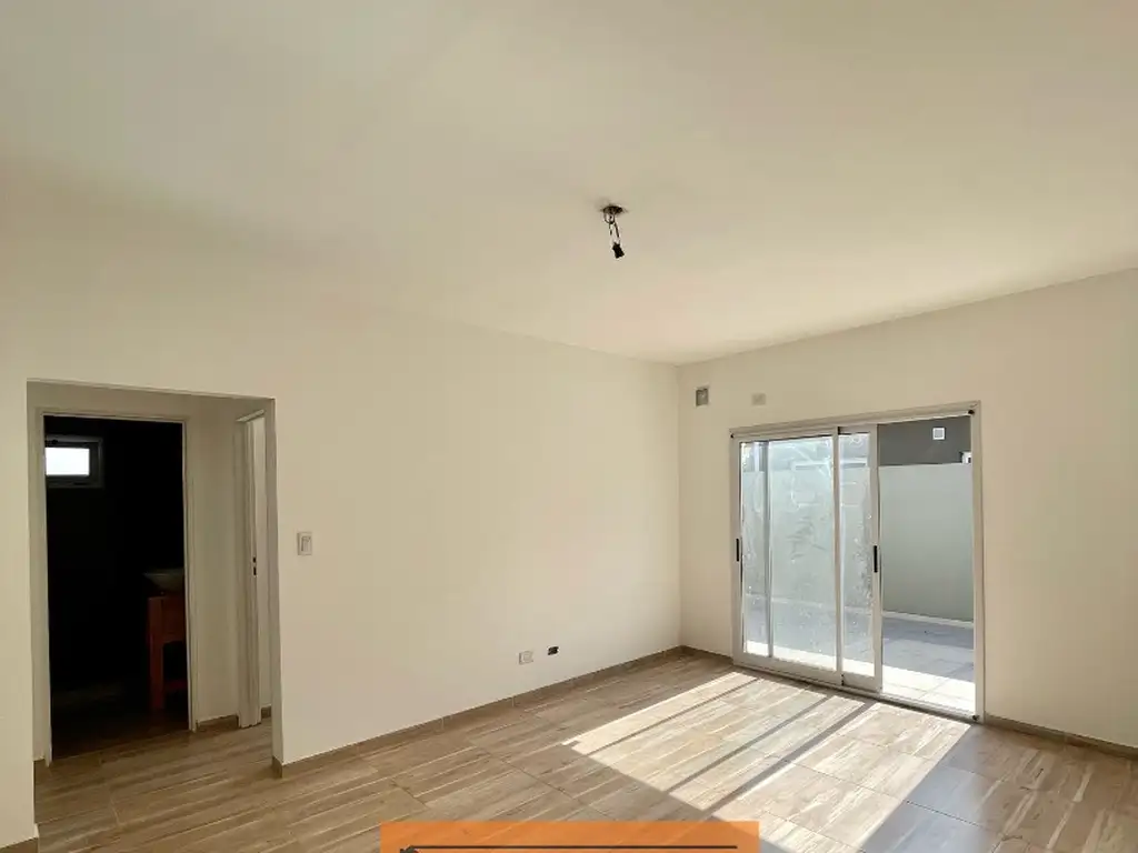 VENTA DE DEPTO TIPO CASA 2 AMB EN CASEROS - TRES DE FEBRERO