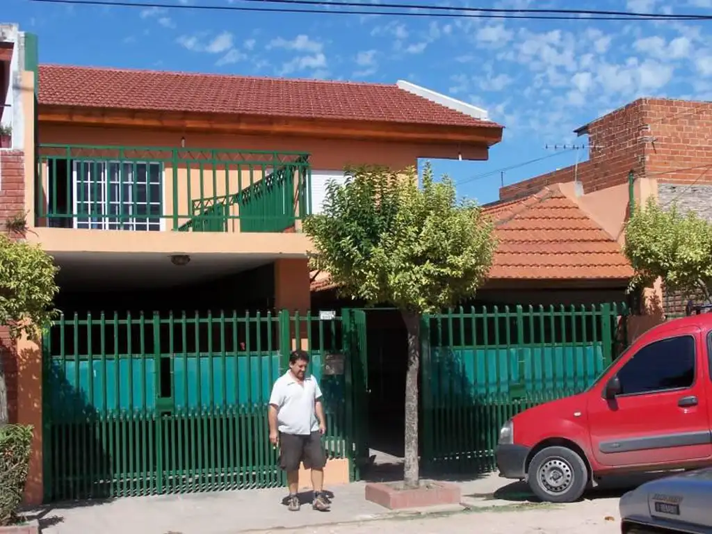 Excelente casa en venta en  Gonzalez Catan