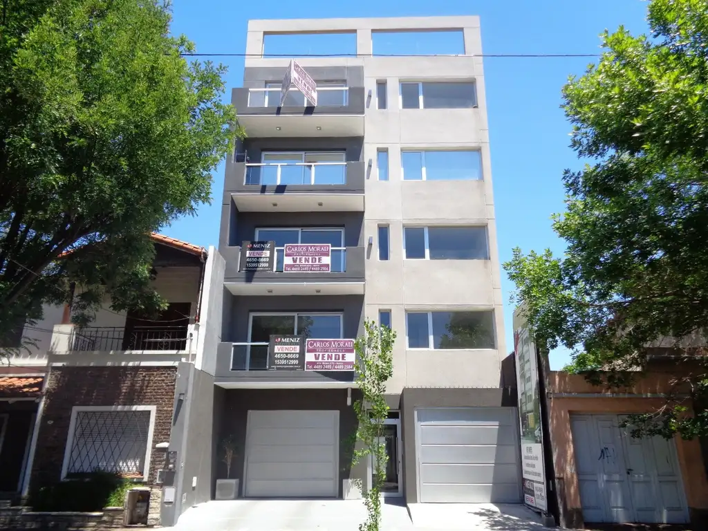 *EXCELENTE DEPARTAMENTO DE 3 AMB. CON BALCON Y COCHERA DESCUBIERTA *GRAN OPORTUNIDAD