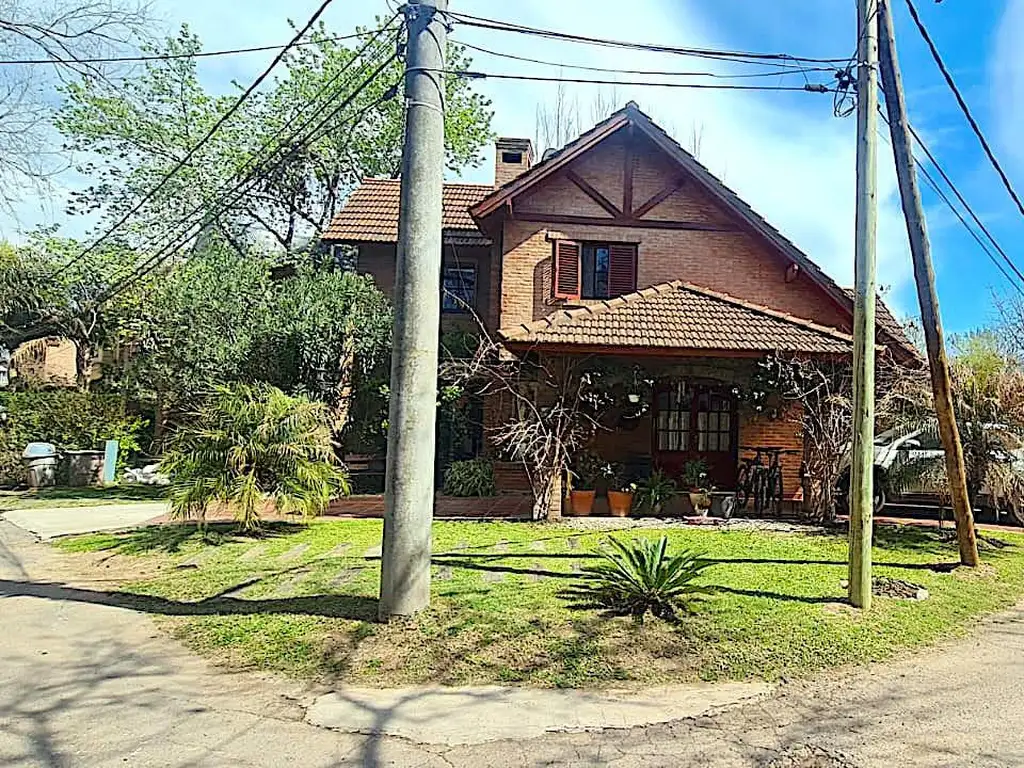 Venta de casa en El Jaguel . Parque Leloir