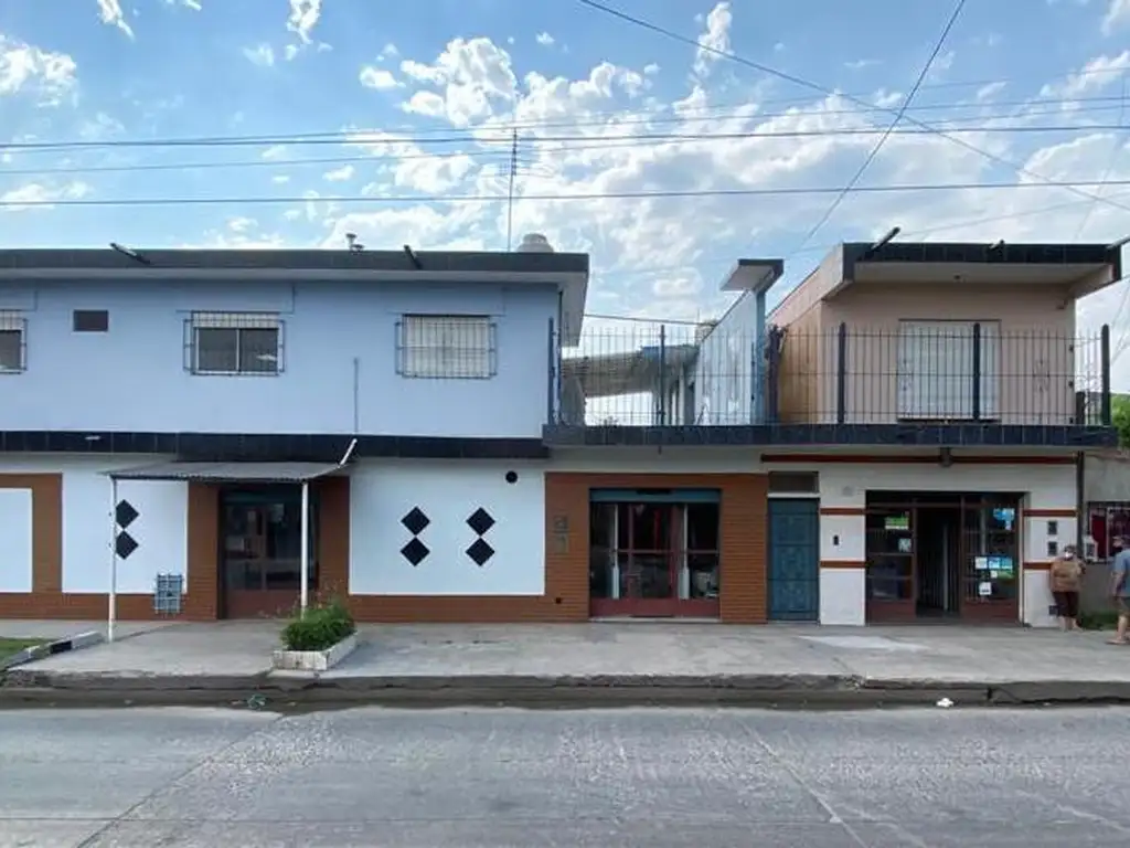 Venta  -Casa con Locales y Departamentos - San Miguel