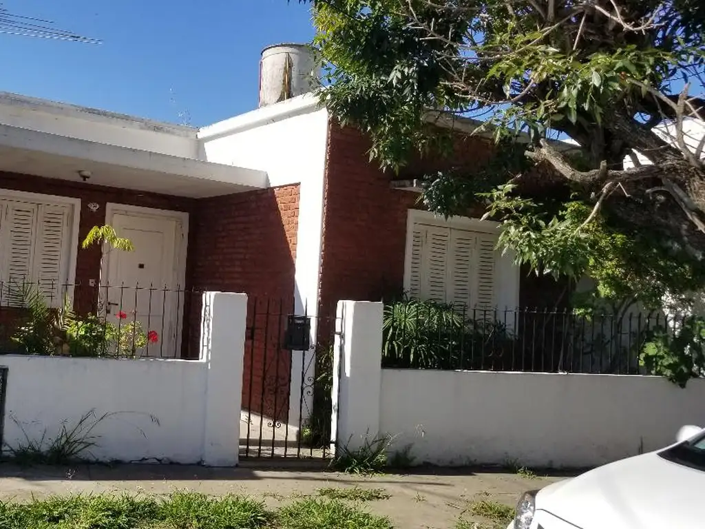 CASA EN VENTA ZEBALLOS AL 500 BERNAL