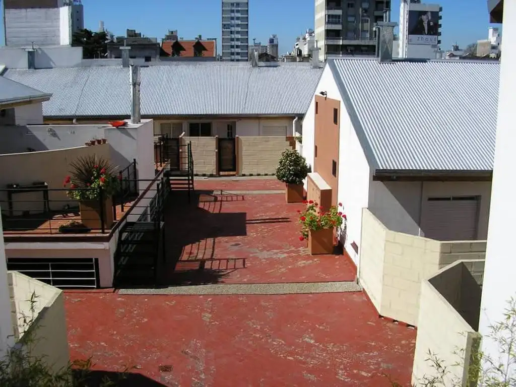 VENTA DEPARTAMENTO PASILLO CON PATIO. ROSARIO ZONA MEDICINA