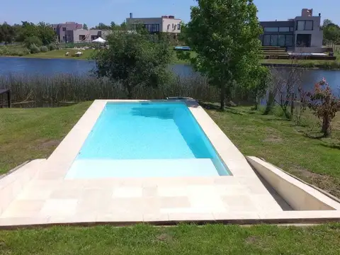 Casa con pileta a la laguna, en Alquiler de verano/vacaciones en El Cazal, Escobar