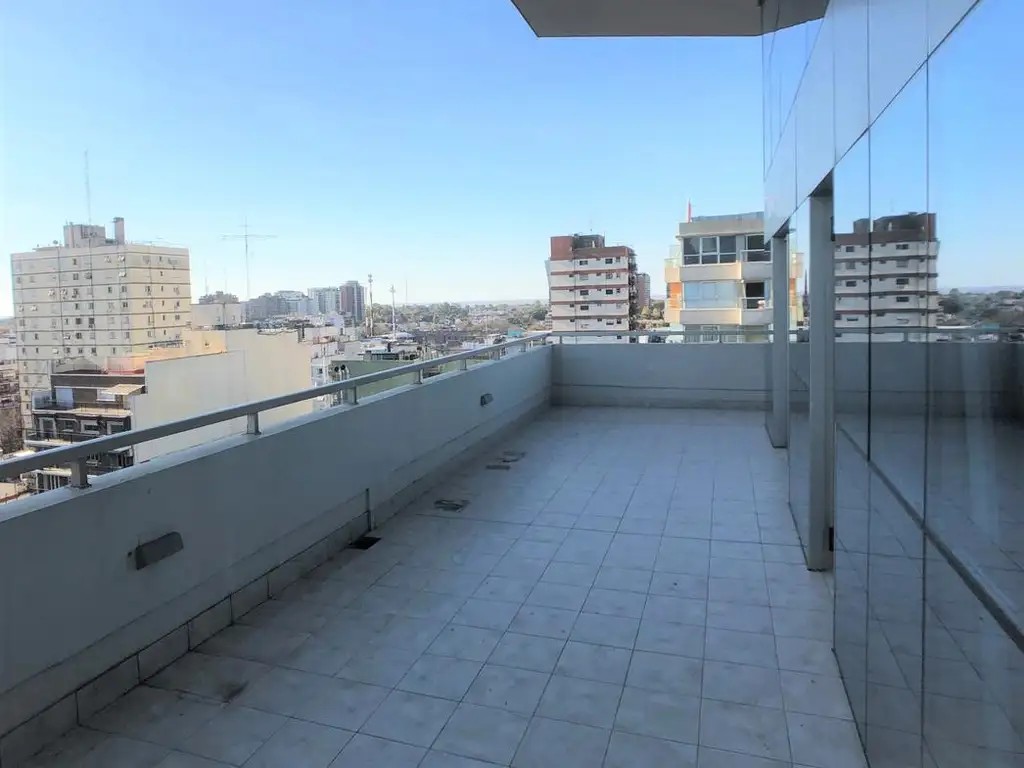 Venta Exclusivo duplex de 4 ambientes con terraza y 2 cocheras. Belgrano, edificio de primer nivel.