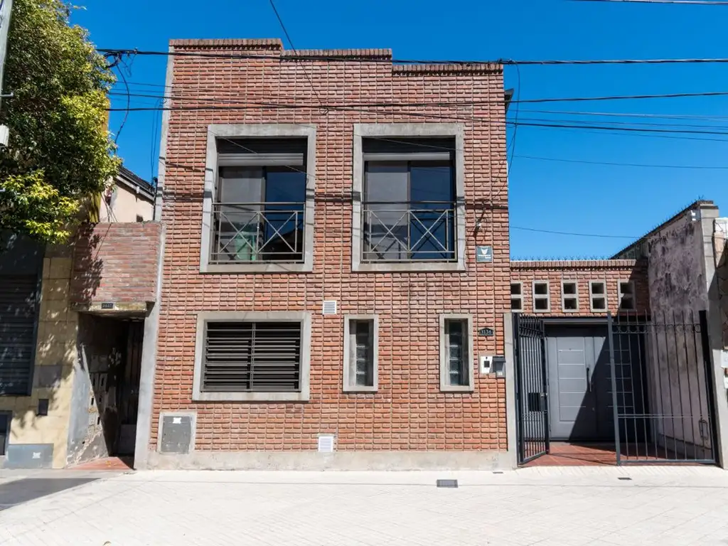 CASA EN VENTA TRES DORMITORIOS COCHERA SAN MARTIN