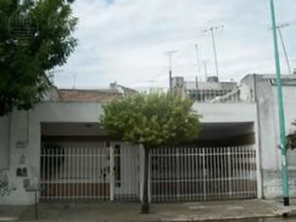 CASA/LOTE , 4 AMB CON PATIO, TERRAZA  Y ESPACIO GUARDACOCHE , USAB 2, 8.66 X 17.32 MTS