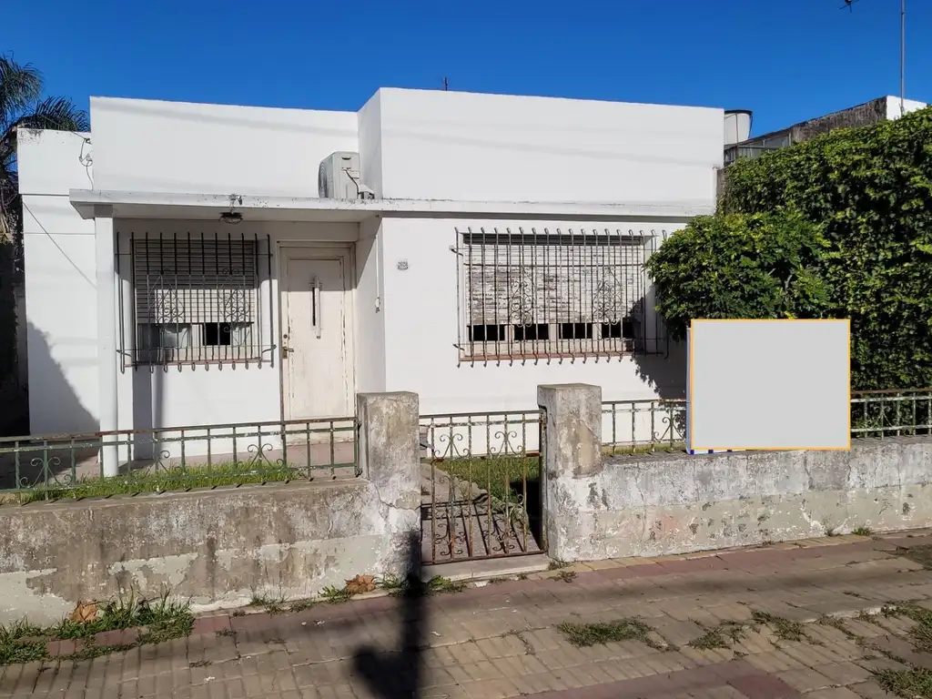 VENTA CASA DE 3 AMBIENTES - LANUS