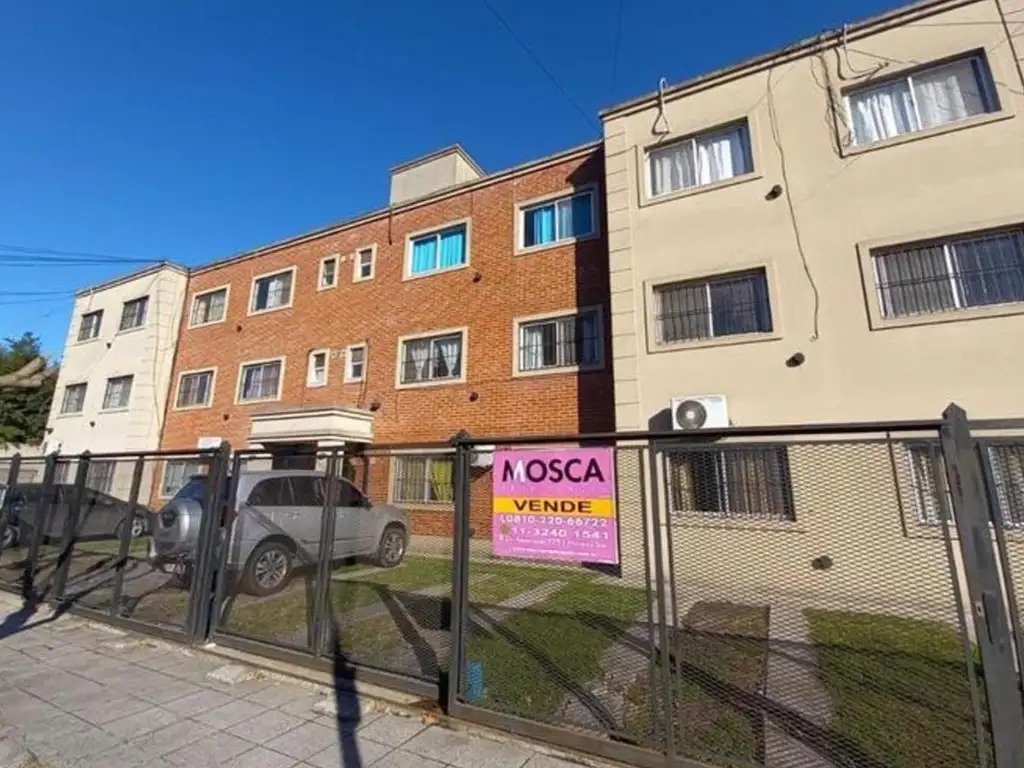 En venta  departamento  con cochera  en Moreno centro