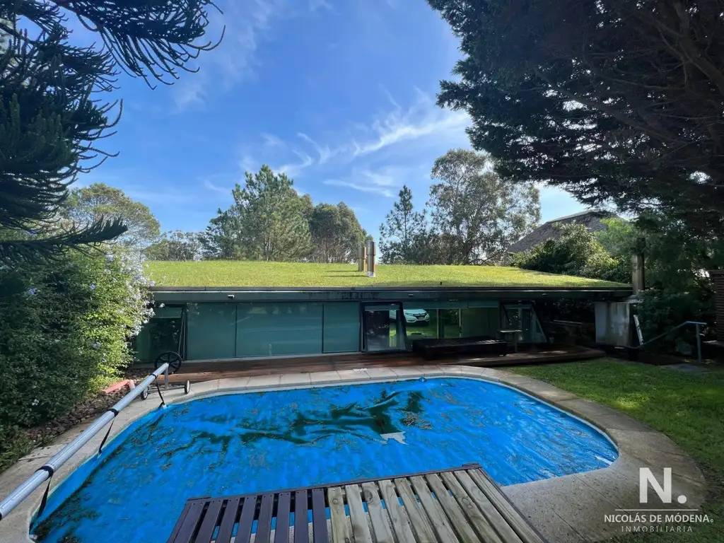 CASA EN PINARES, 2 DORMITORIOS, PISCINA , PUNTA DEL ESTE