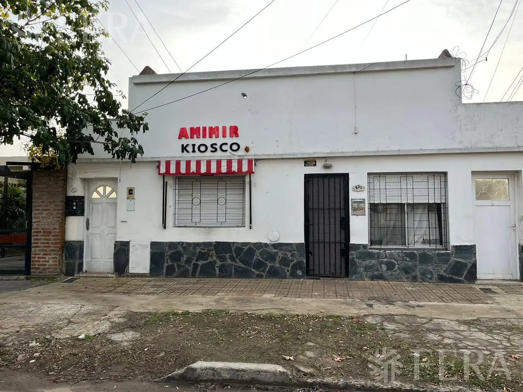 Venta de PH de 2 ambientes con patio en Bernal Oeste