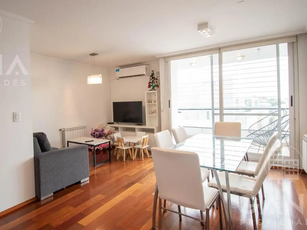 Imperdible departamento con doble balcón en barrio Lourdes.