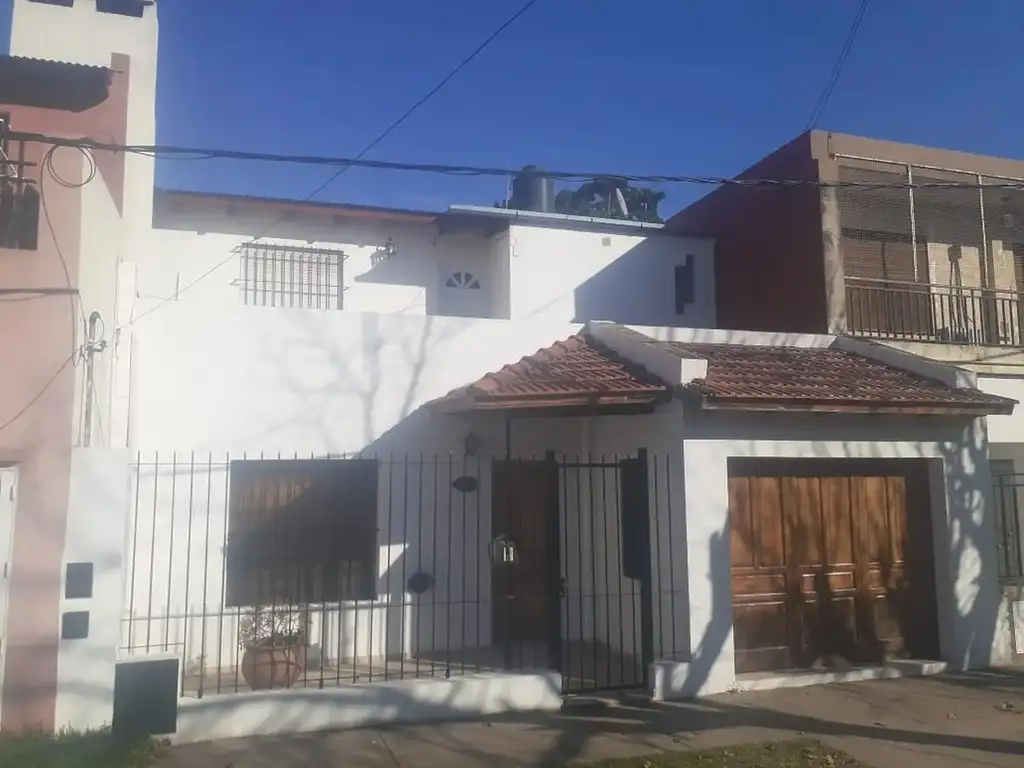 Venta casa 4 dormitorios - Arevalos 6900