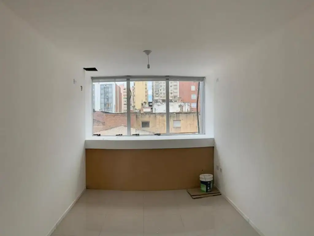 En Venta! Gran Oficina en calle La Rioja