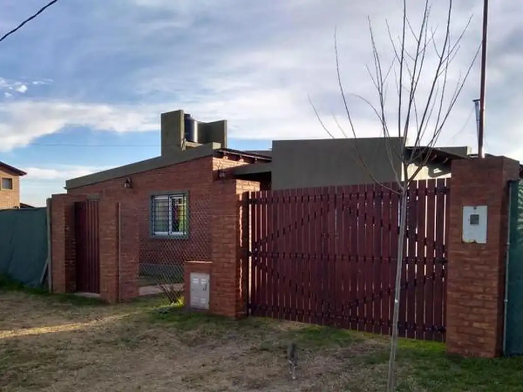 Impecable casa en venta en Las Acequias  Roldan con todos los servicios!