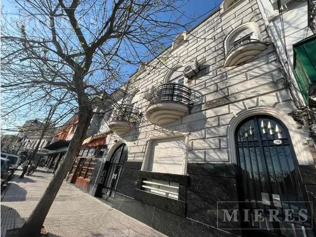 Edificio Comercial en  Cosme Beccar 261, frente a la estación de San Isidro