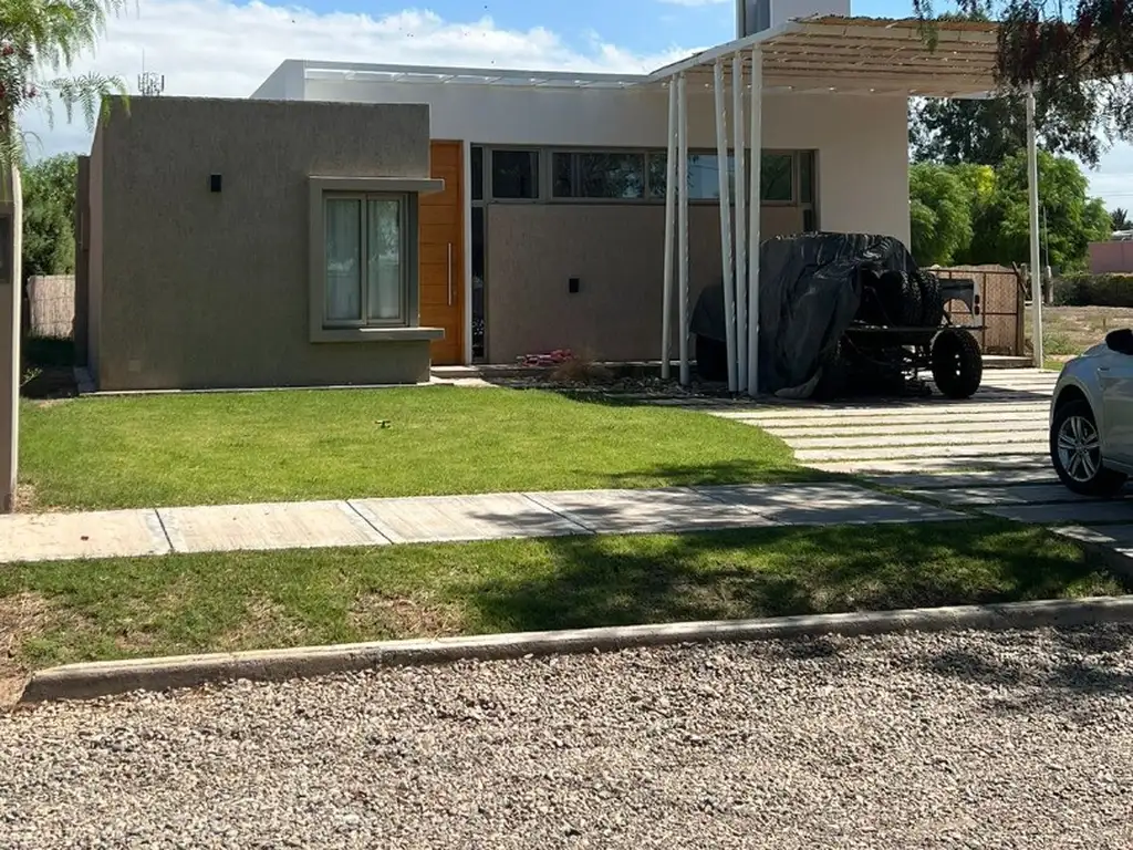 Casa Barrio La Fontana, Una Planta, 3 Dorm, 2 Baños, Jardín, Cochera