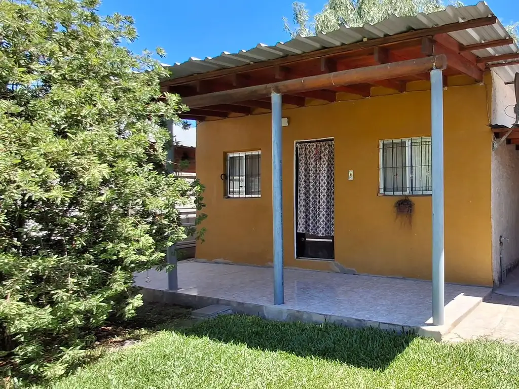 VENTA CASA MONOAMBIENTE EN MANZANARES CON JARDÍN