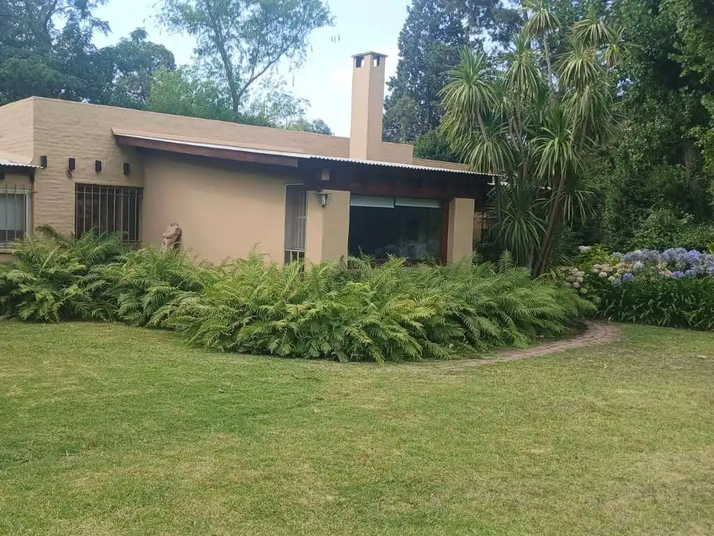 HERMOSA QUINTA EN EL BARRIO EL CAZADOR