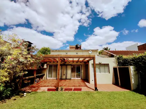 Casa en Venta de 3 dormitorios en Gonnet. - Foto 0