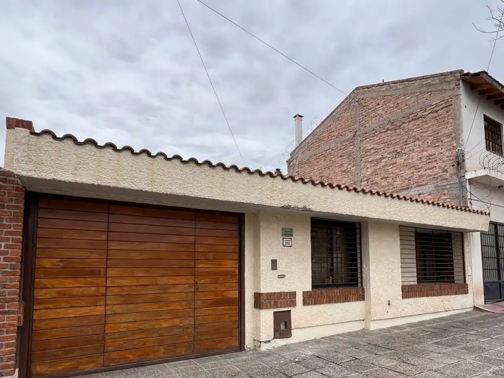 VENTA DE CASA DEN BARRIO JUDICIAL, GODOY CRUZ, MENDOZA