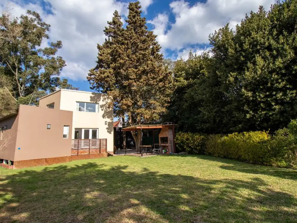 CASA 5 AMB EN VENTA EN ACANTILADOS CON PARQUE